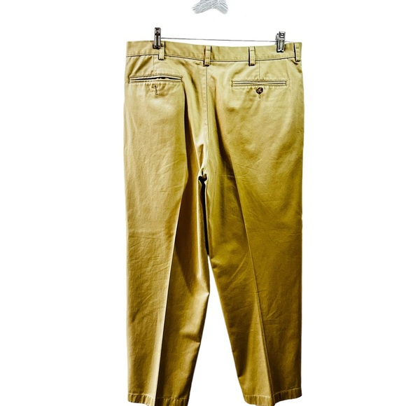 L.L. Bean Men's Chinos, Natural Fit, Hidden Comfort, Pleated Waist 35 - Picture 3 of 7